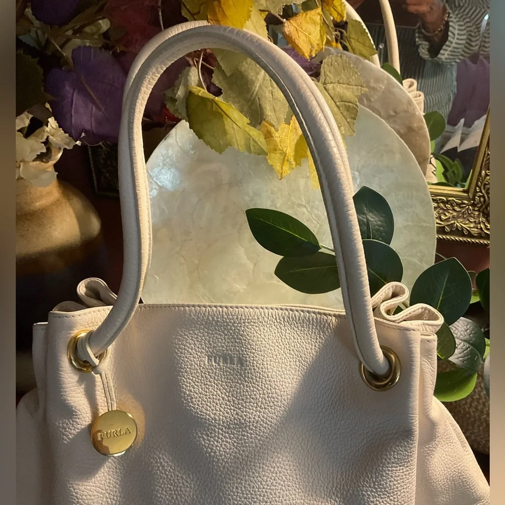 GUC Furla Cream Shoulder Bag - Picture 4 of 15